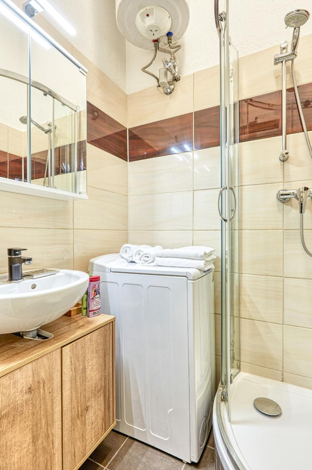Lovely Airbnb Near Schoenbrunn Appartamento Vienna