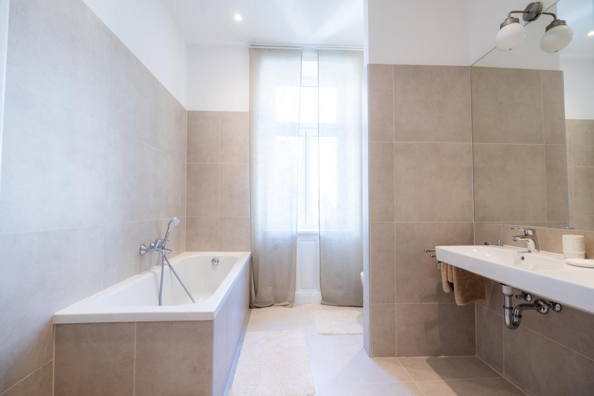 Apartamento 4ty3 - Spacious In The Heart Of The 8th District Is Calling *