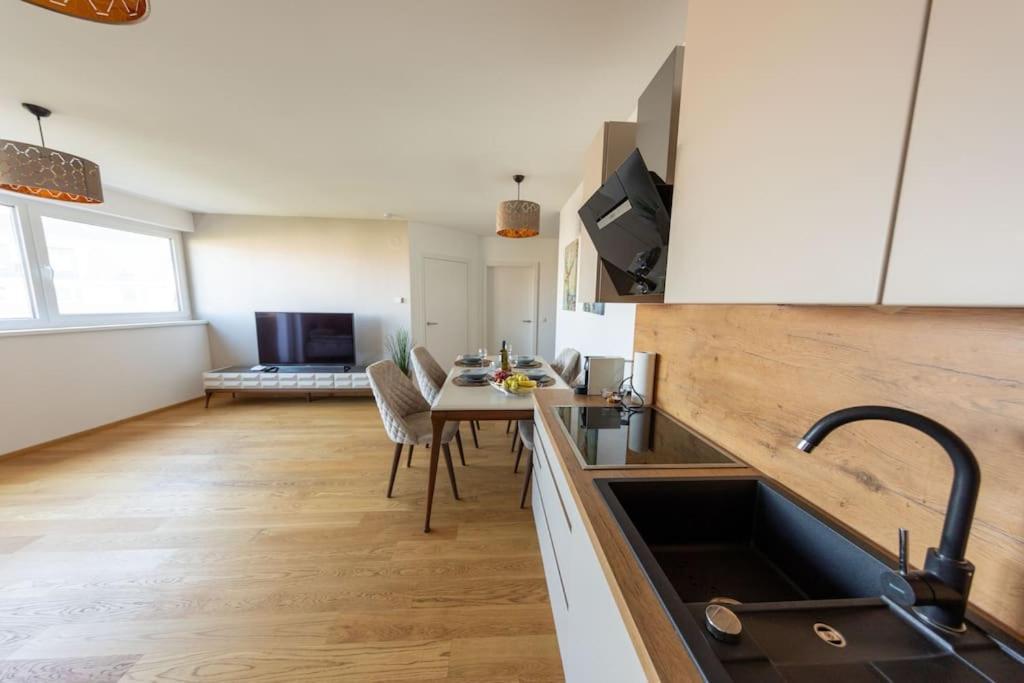 Jnbp - 22 New Design Apartment