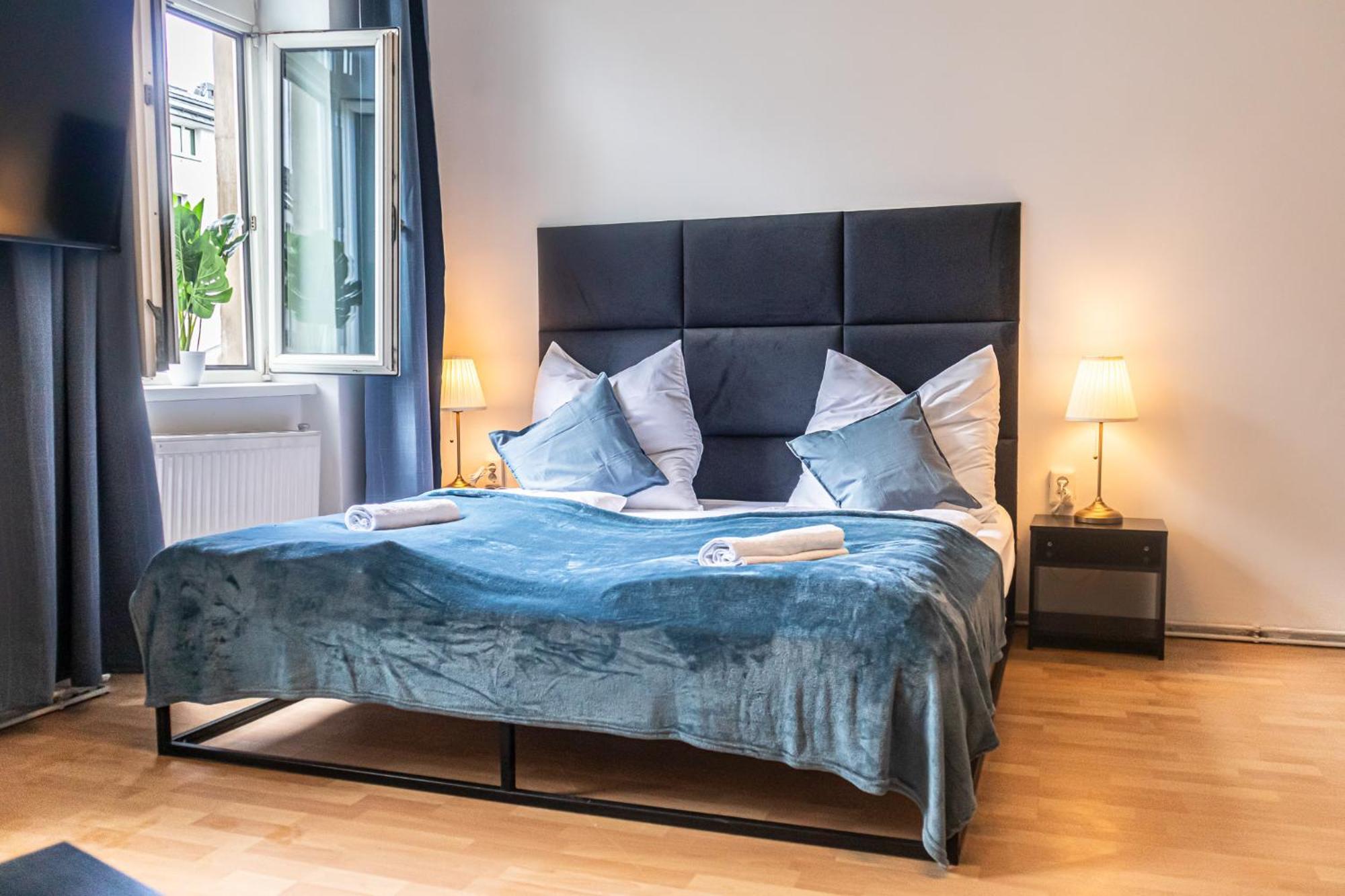 Pleasant 2br Apt- Near Train Station Hetzendorf Apartment Vienna