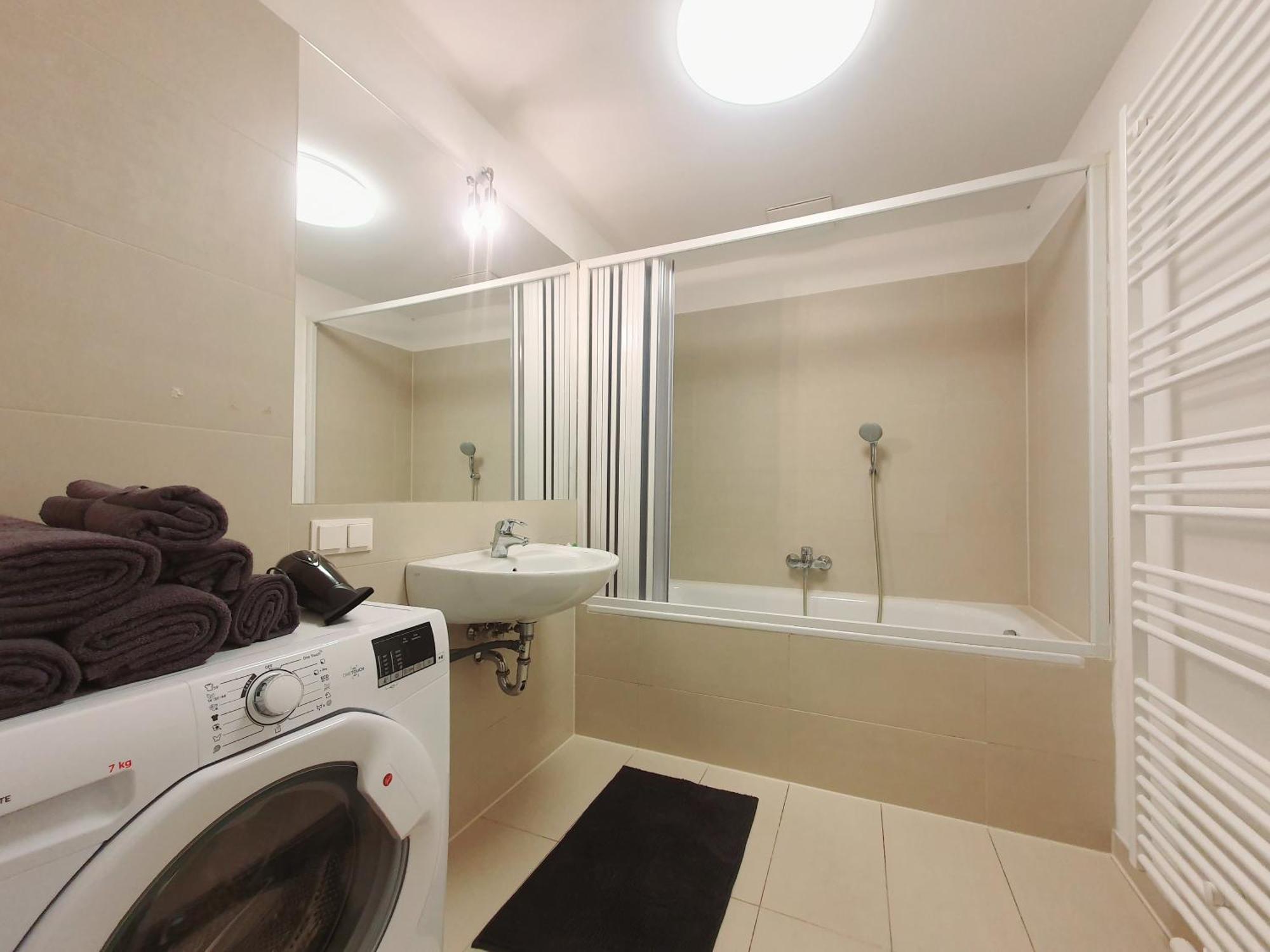 Near Lake One Bedroom Adorable * Vienna