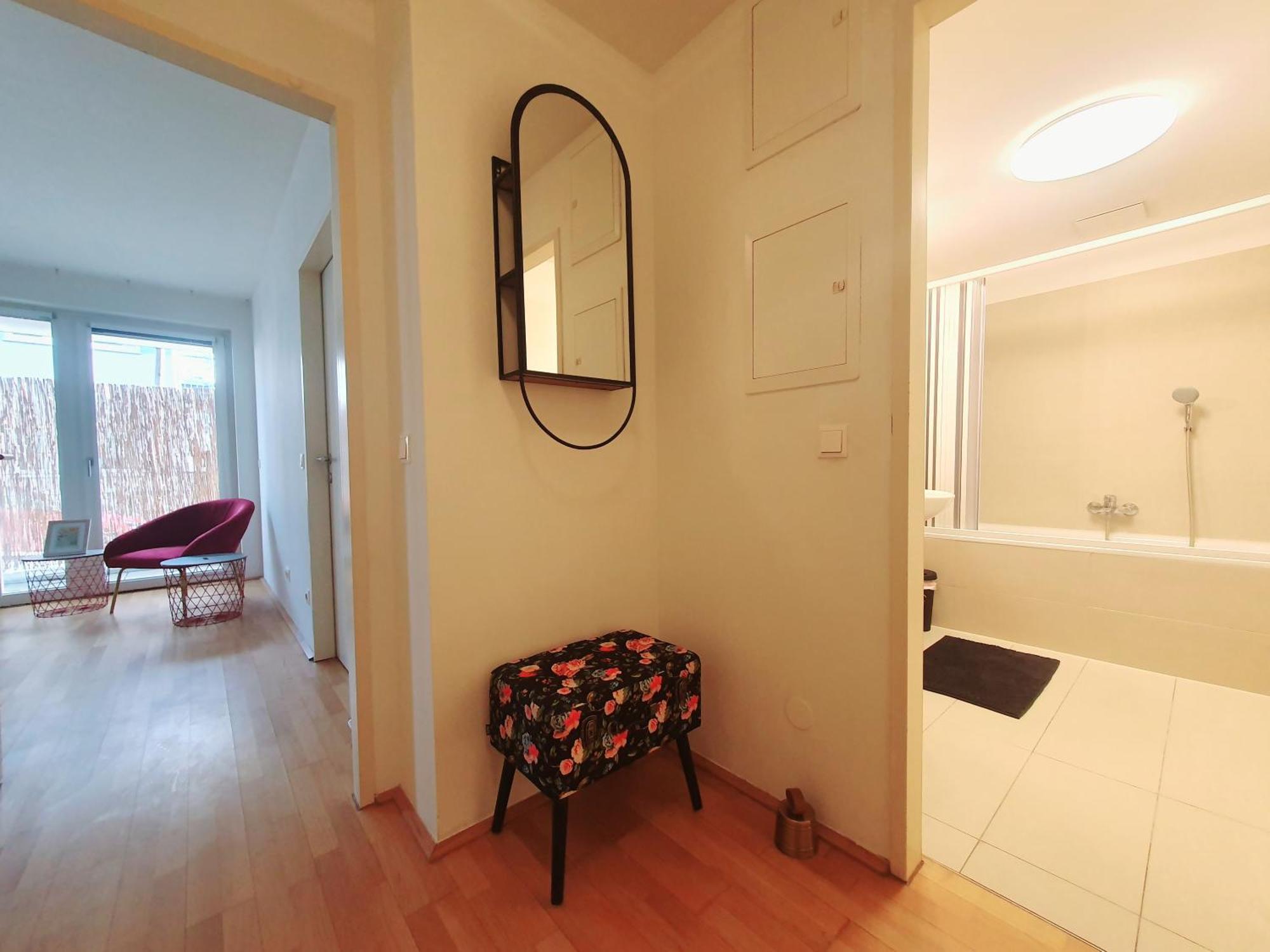 Near Lake One Bedroom Adorable