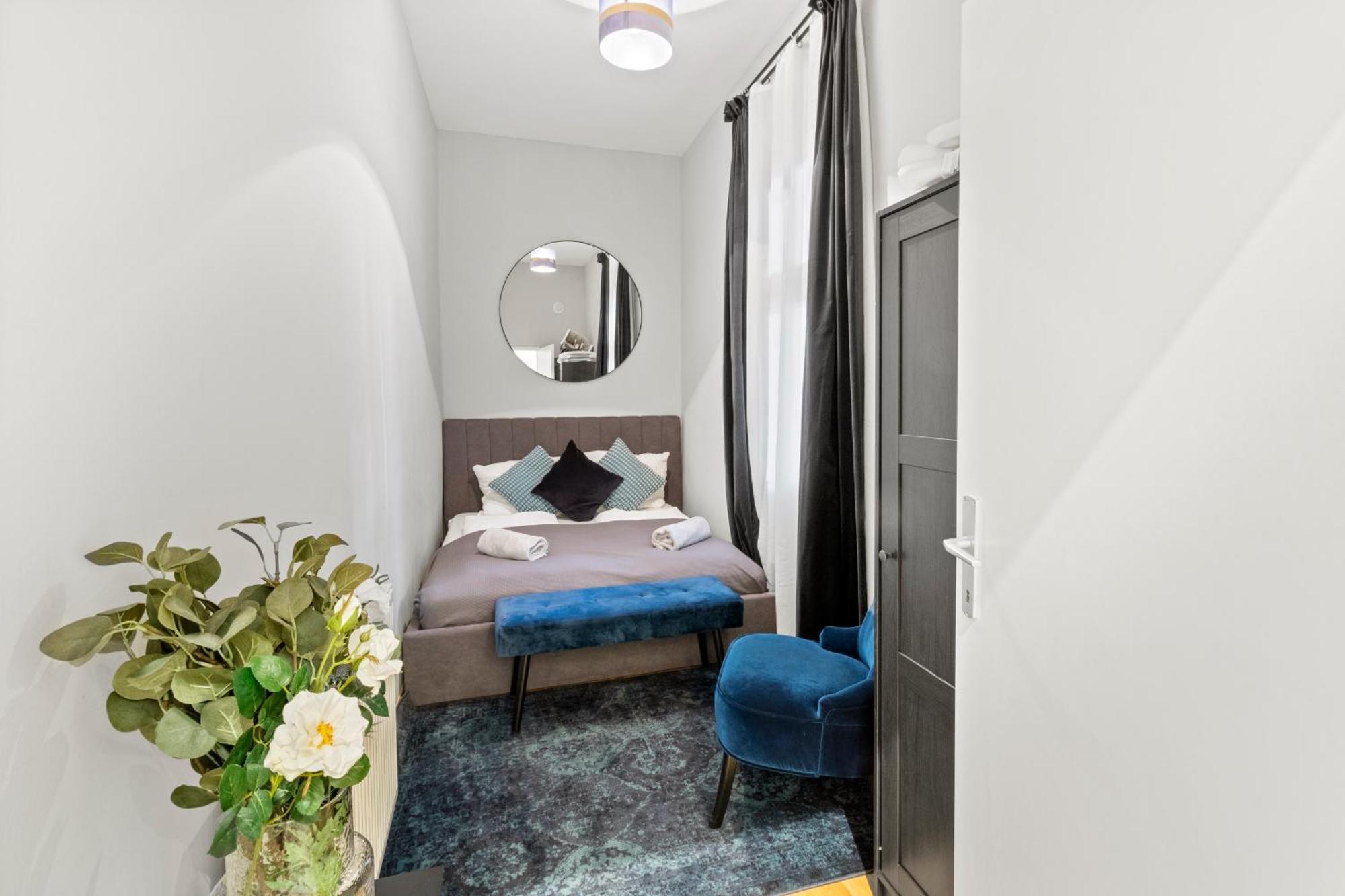 Three Bedrooms - 69 M² - 4 Min To U4 Metro Station Apartment *