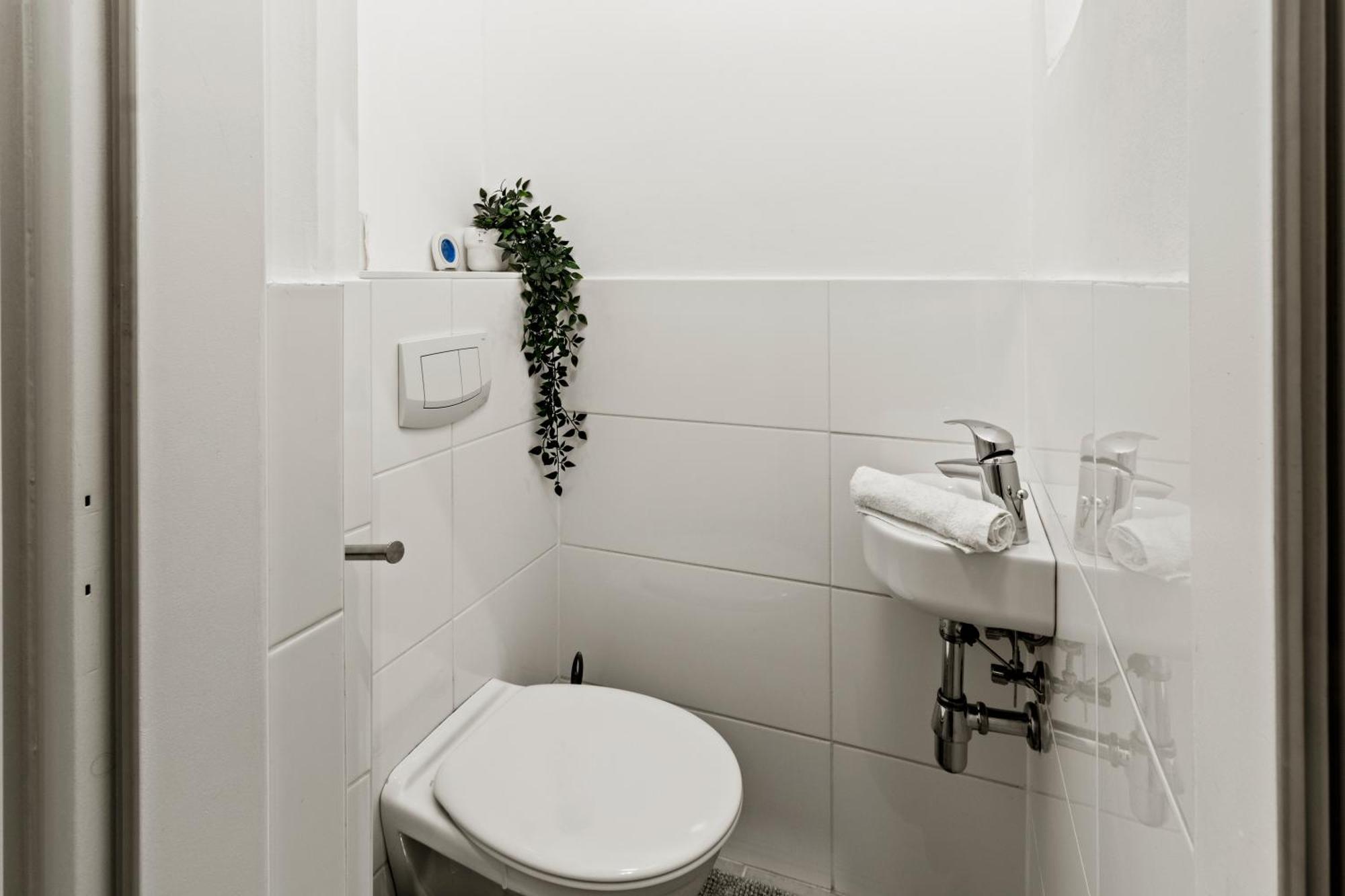 Three Bedrooms - 69 M² - 4 Min To U4 Metro Station Apartment Vienna