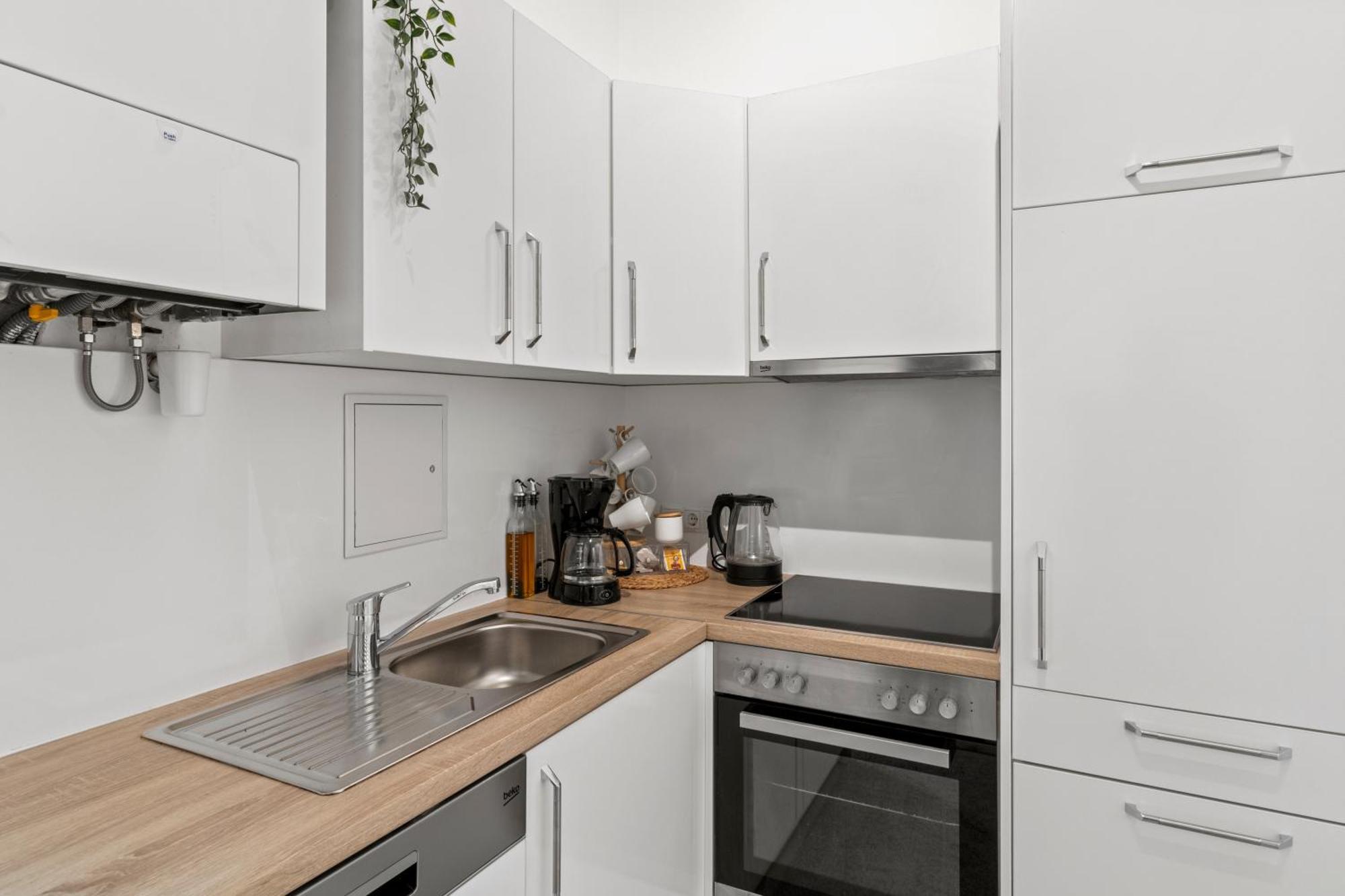 Three Bedrooms - 69 M² - 4 Min To U4 Metro Station Apartment