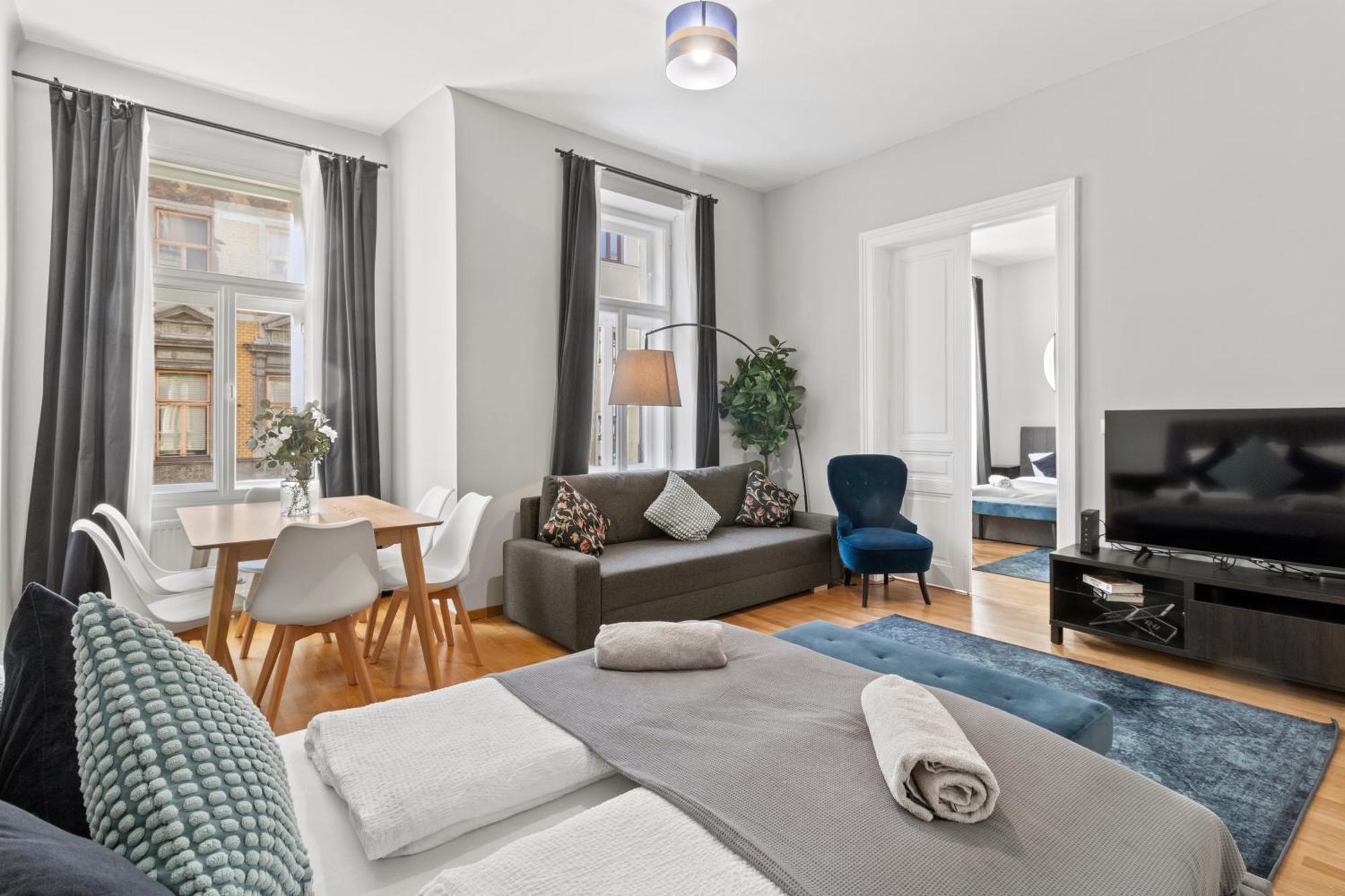 Three Bedrooms - 69 M² - 4 Min To U4 Metro Station Apartment *