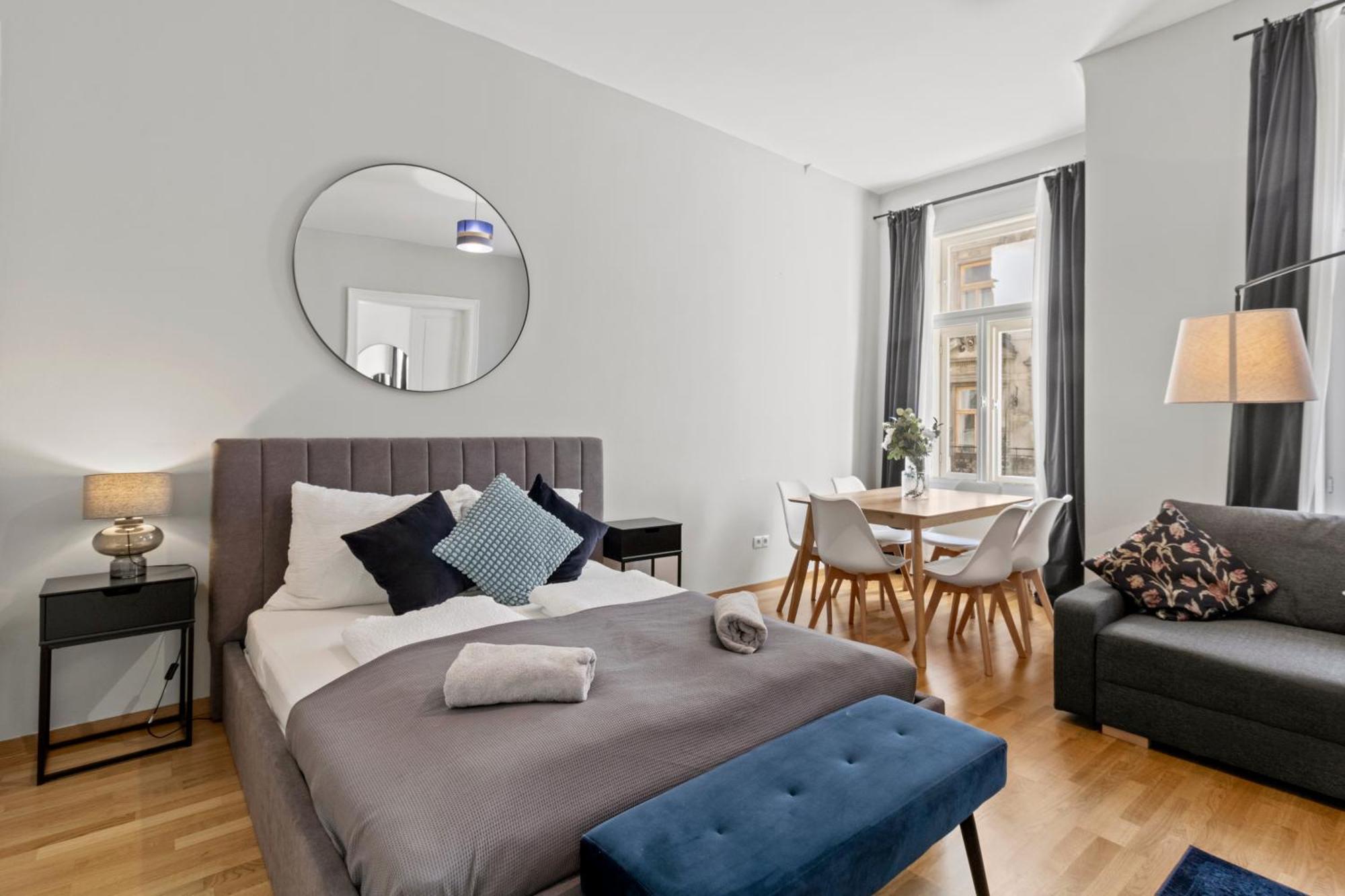 Three Bedrooms - 69 M² - 4 Min To U4 Metro Station * Vienna