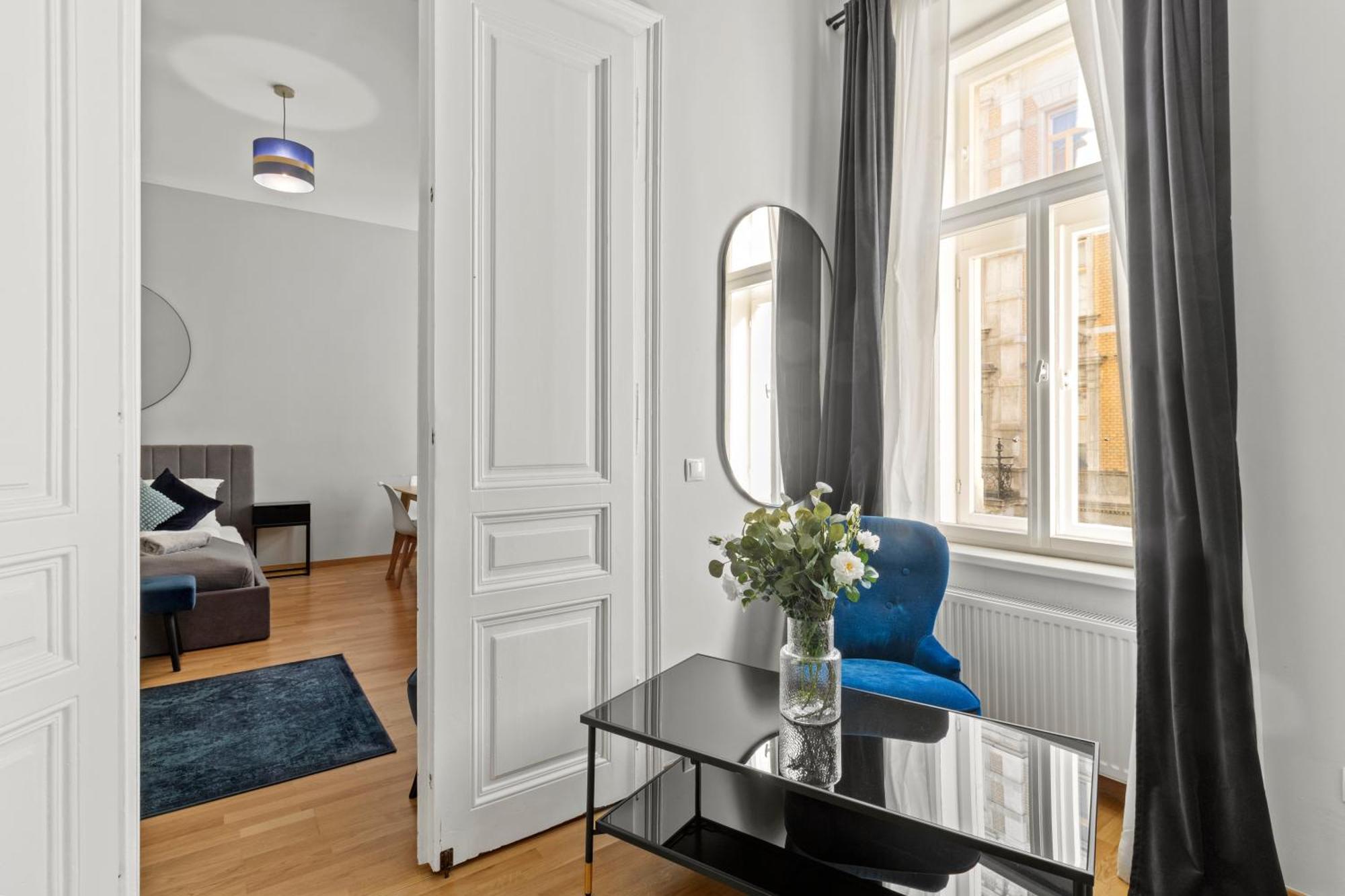 Three Bedrooms - 69 M² - 4 Min To U4 Metro Station Vienna