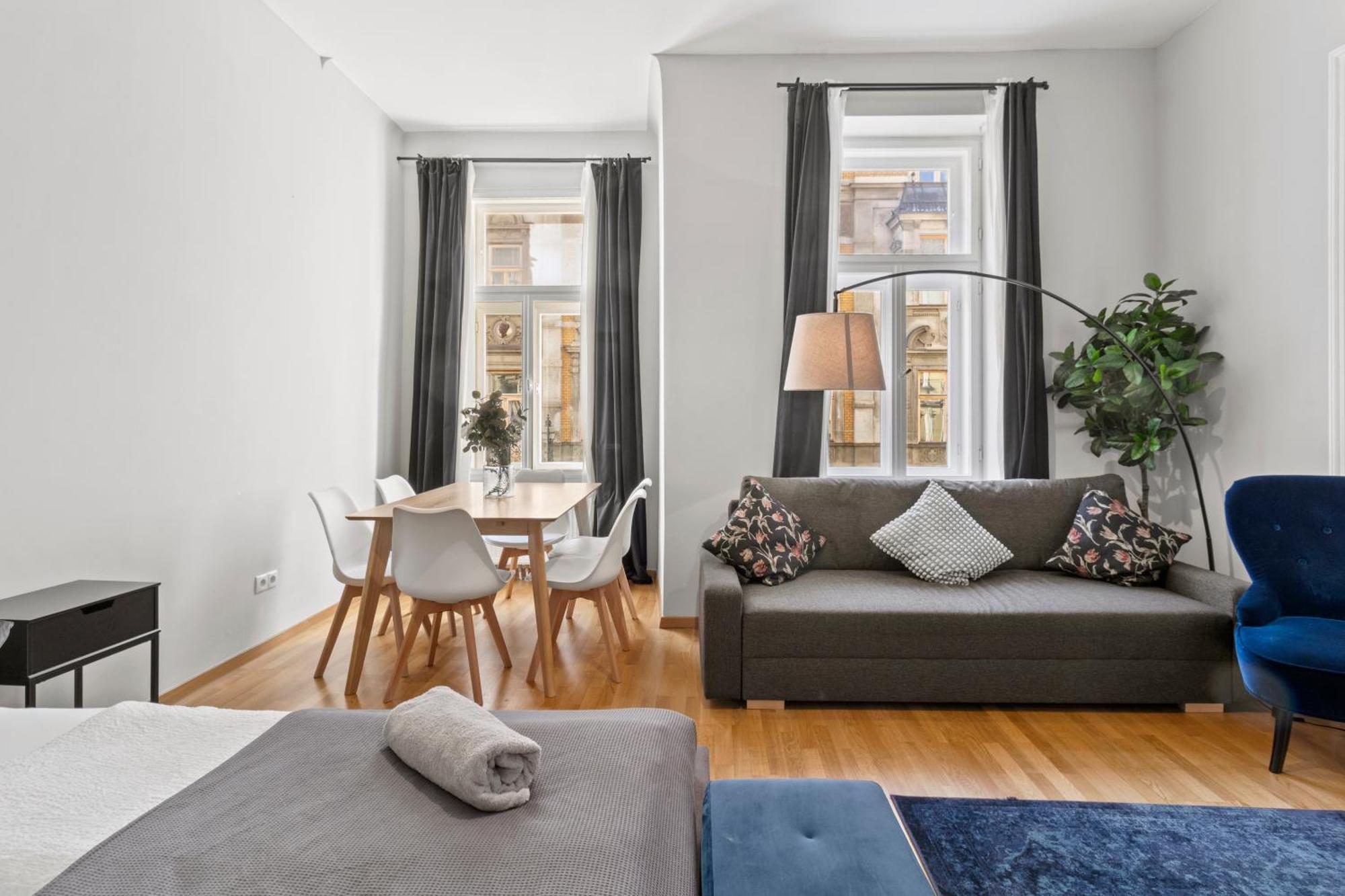 Apartment Three Bedrooms - 69 M² - 4 Min To U4 Metro Station *