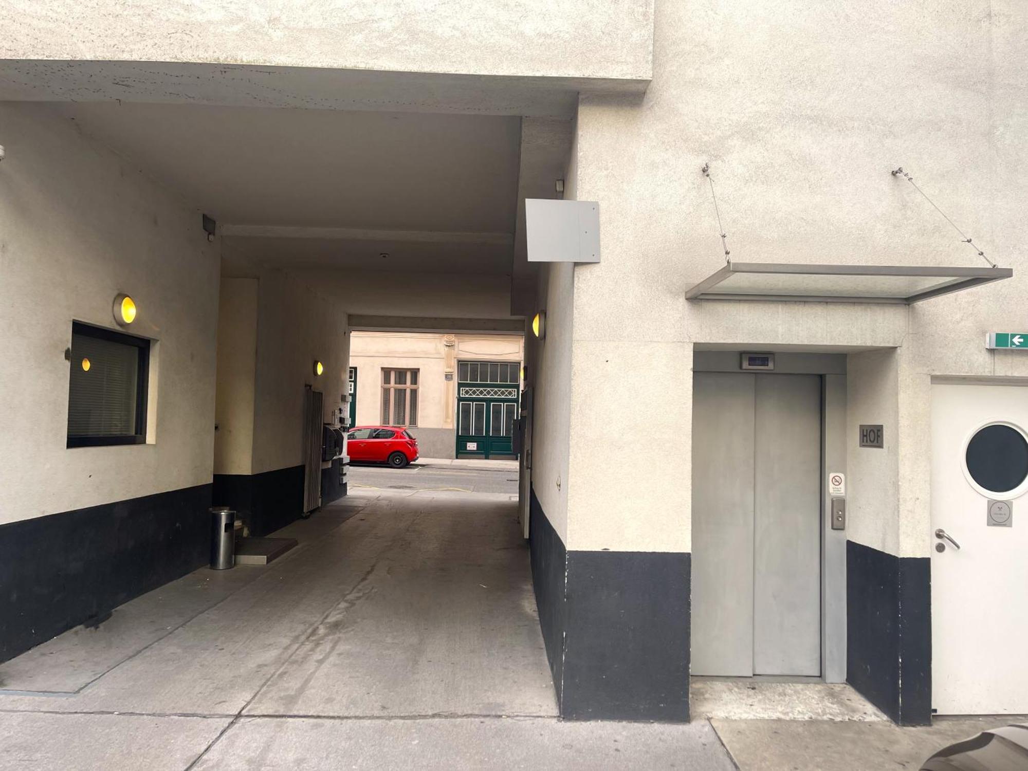 Stylish Near Center Viena