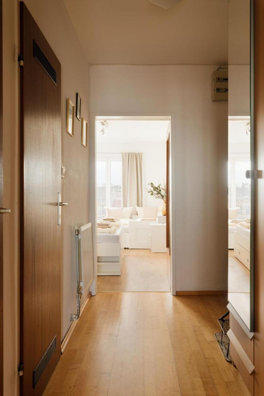 Zentral Direkt An U-bahn Station Apartment