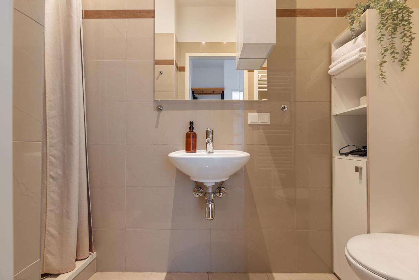 Apartment Zentral Und Ruhig Bei Schoenbrunn Vienna