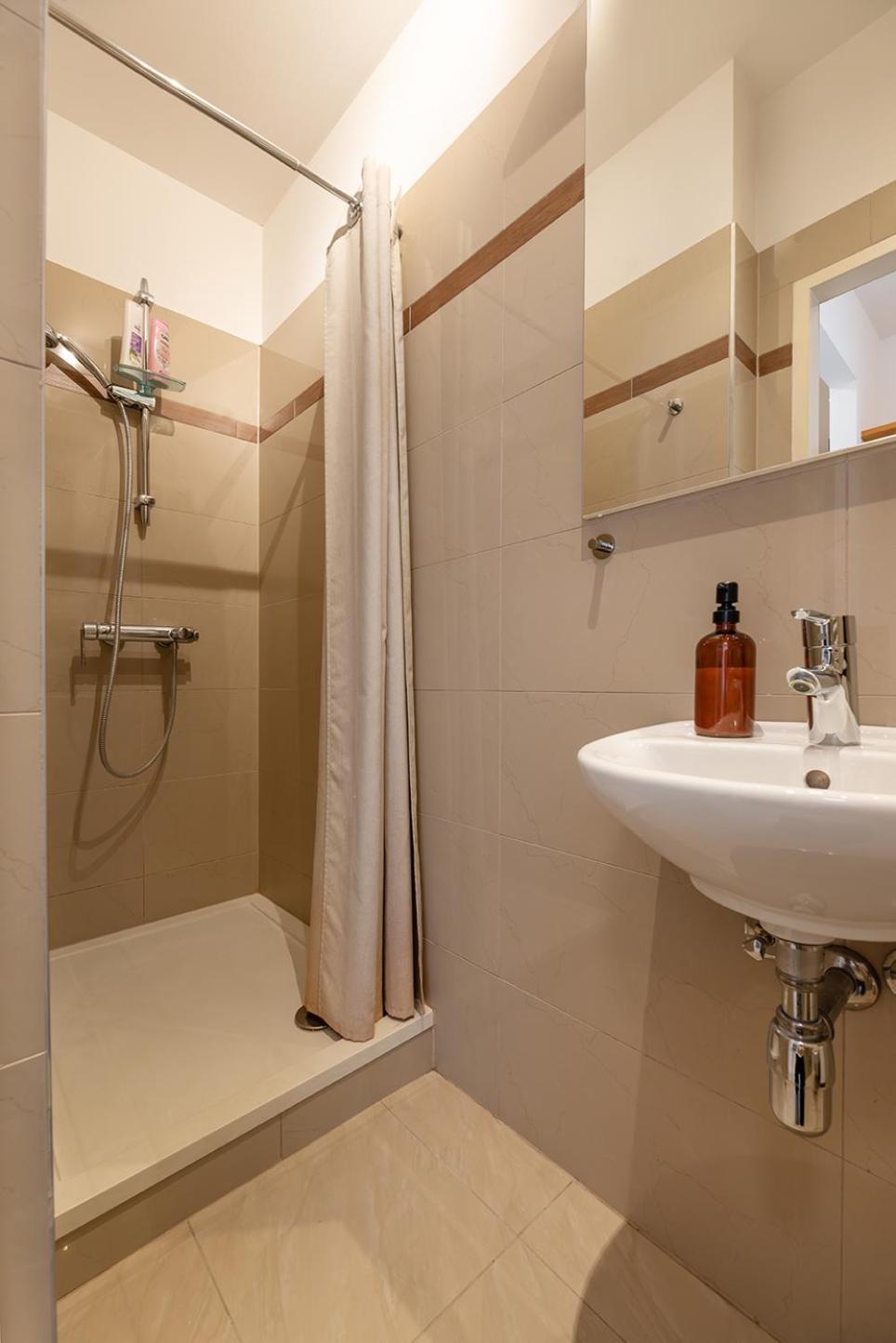 Zentral Und Ruhig Bei Schoenbrunn Apartment Vienna