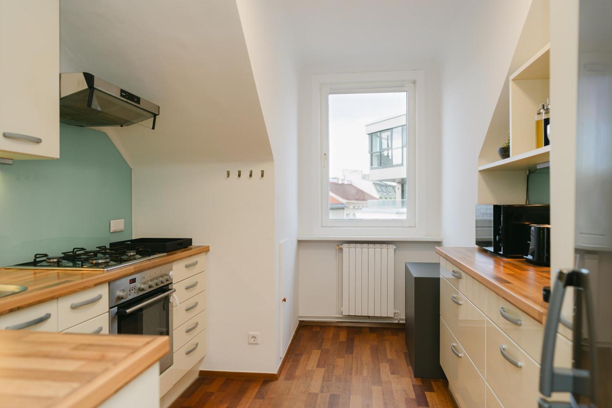 Apartment Comfy For 4-6, 5 Min To Center, No Lift Currently