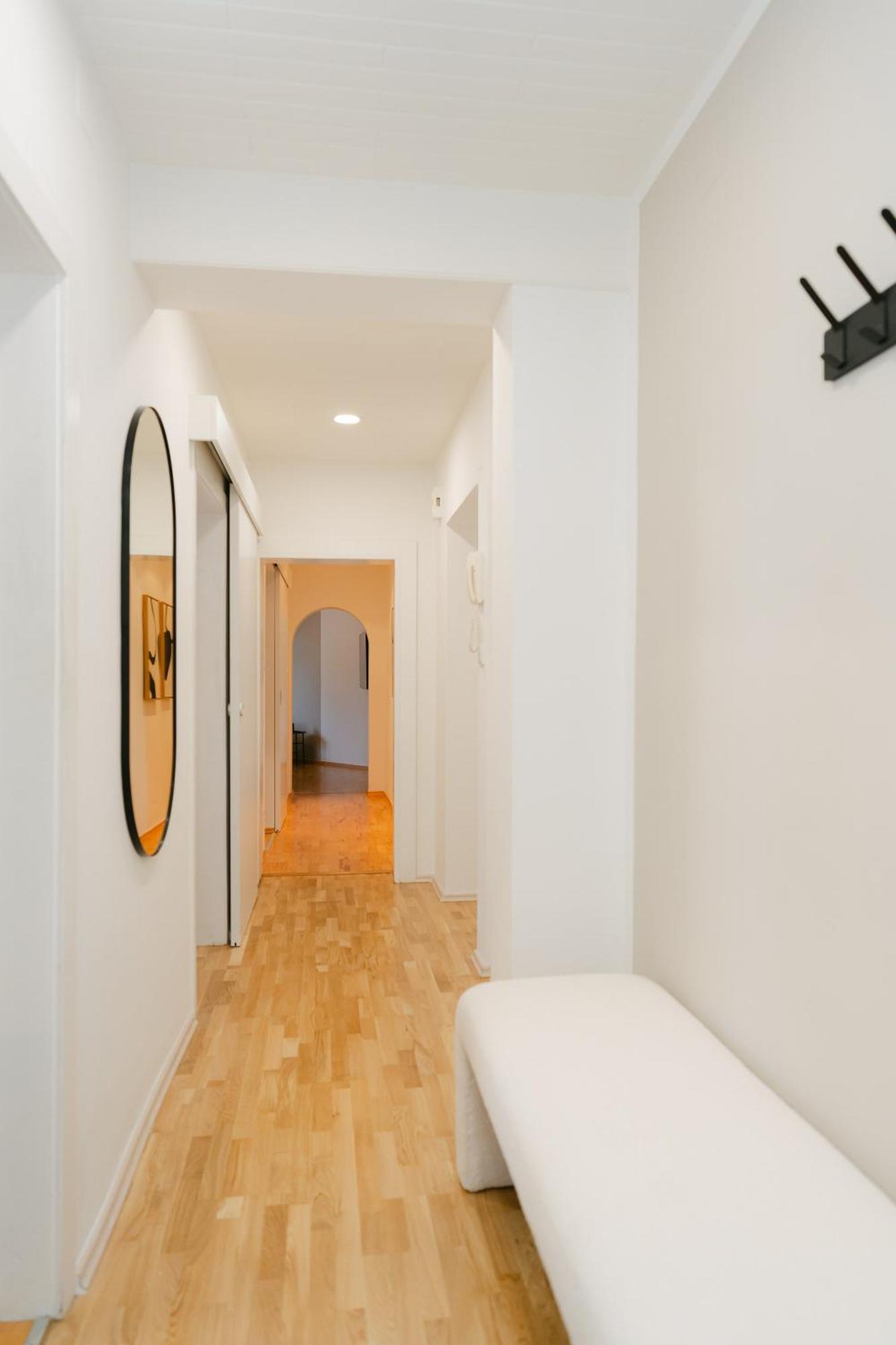 Comfy For 4-6, 5 Min To Center, Metro & Free Parking *
