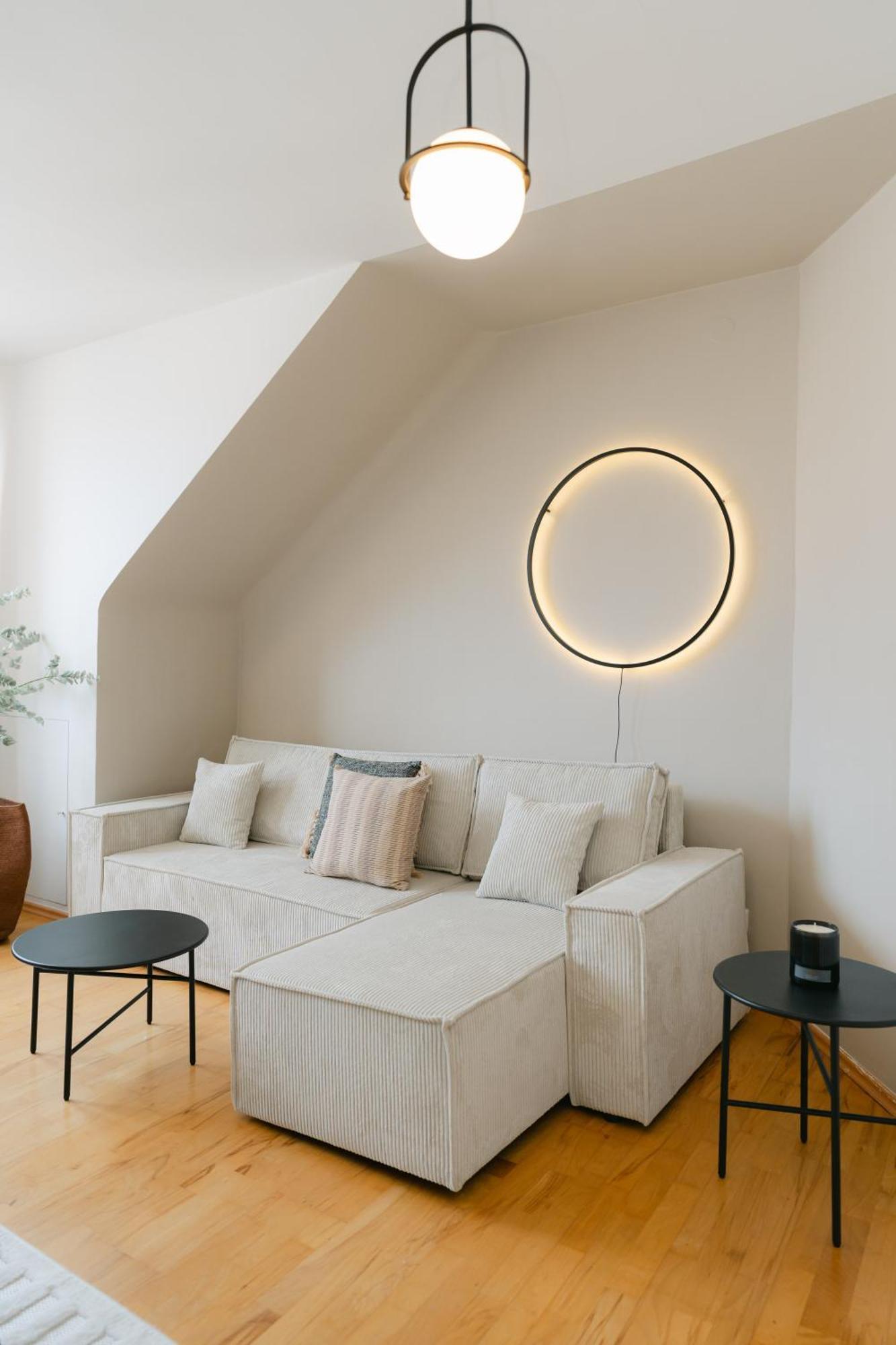Comfy For 4-6, 5 Min To Center, No Lift Currently Apartment *