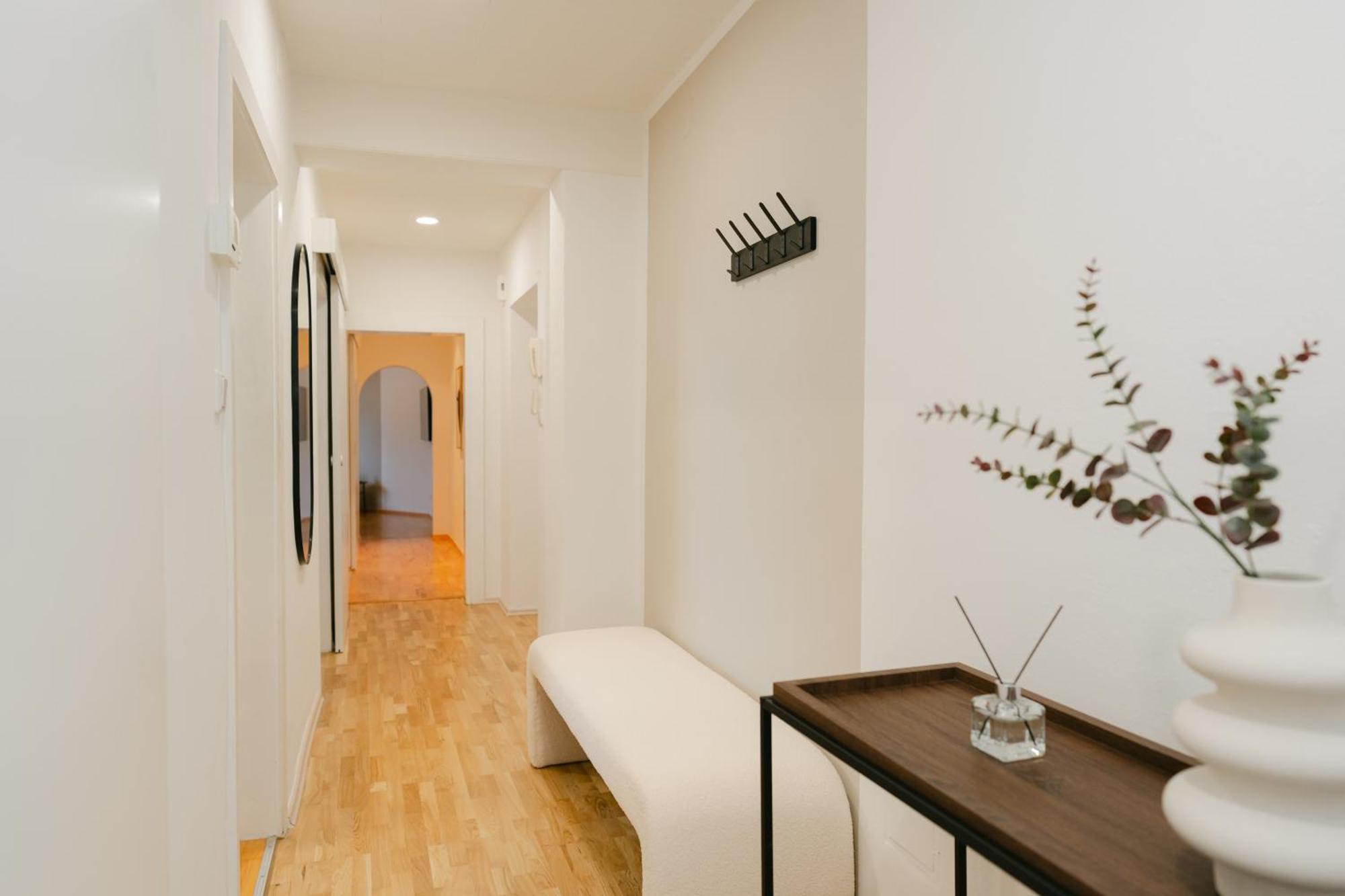 Comfy For 4-6, 5 Min To Center, No Lift Currently Apartment