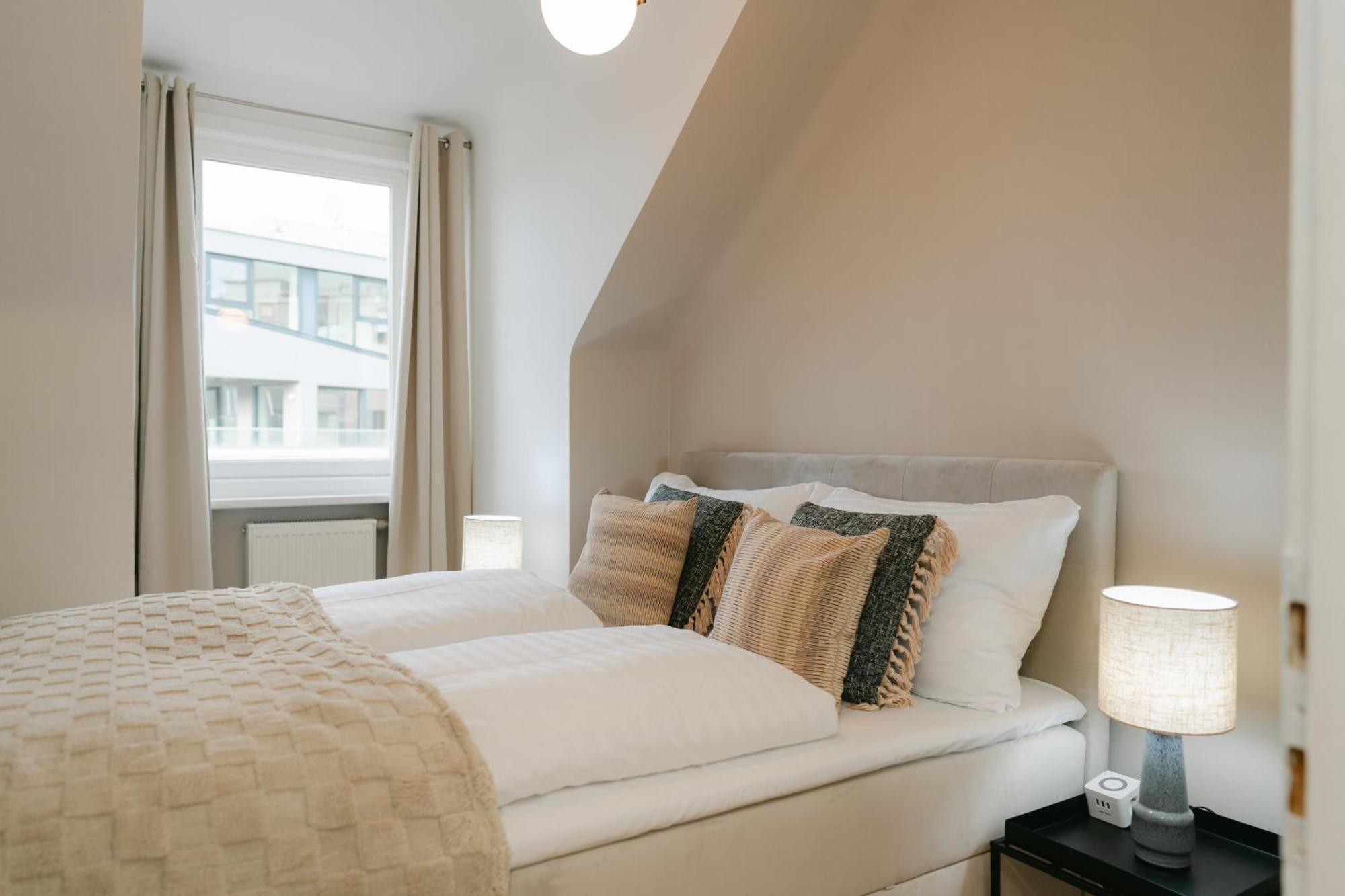 Apartment Comfy For 4-6, 5 Min To Center, No Lift Currently *
