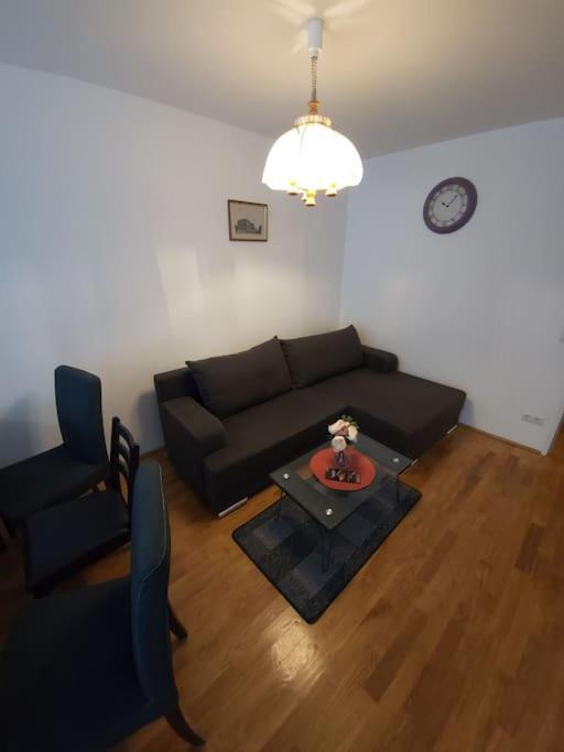 Apartment Sweet *