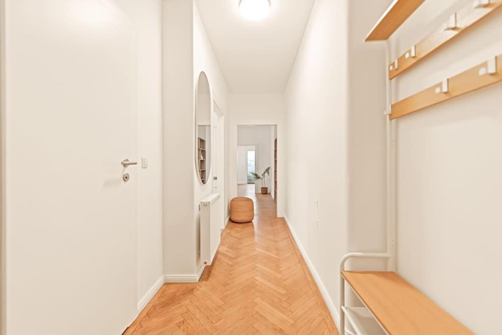Cozy In Quiet Location, Fast Train Station 100m Away, Contactless Check-in Apartment