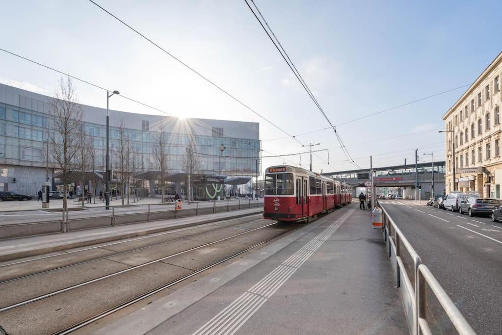 Cozy In Quiet Location, Fast Train Station 100m Away, Contactless Check-in *