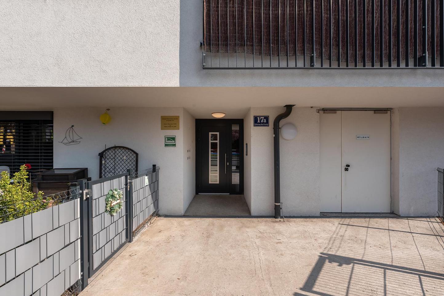 Schoenes Mit Garten Und Tiefgarage Vienna