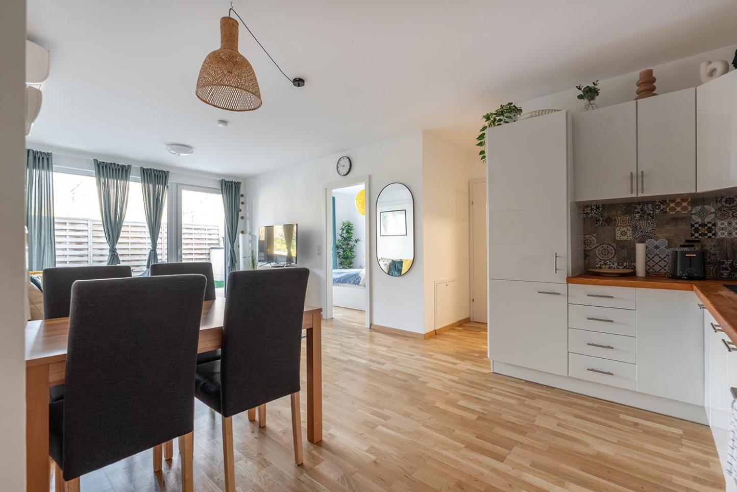 Schoenes Mit Garten Und Tiefgarage Vienna