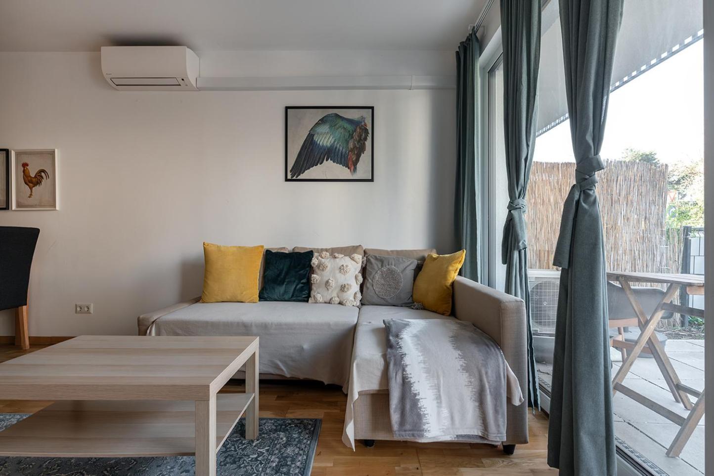 Schoenes Mit Garten Und Tiefgarage Apartment *