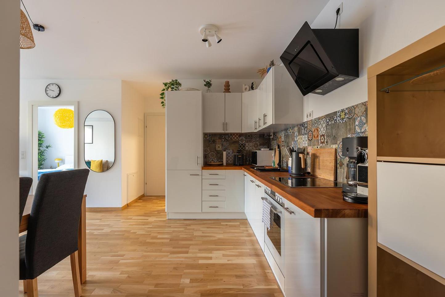 Schoenes Mit Garten Und Tiefgarage Apartment *