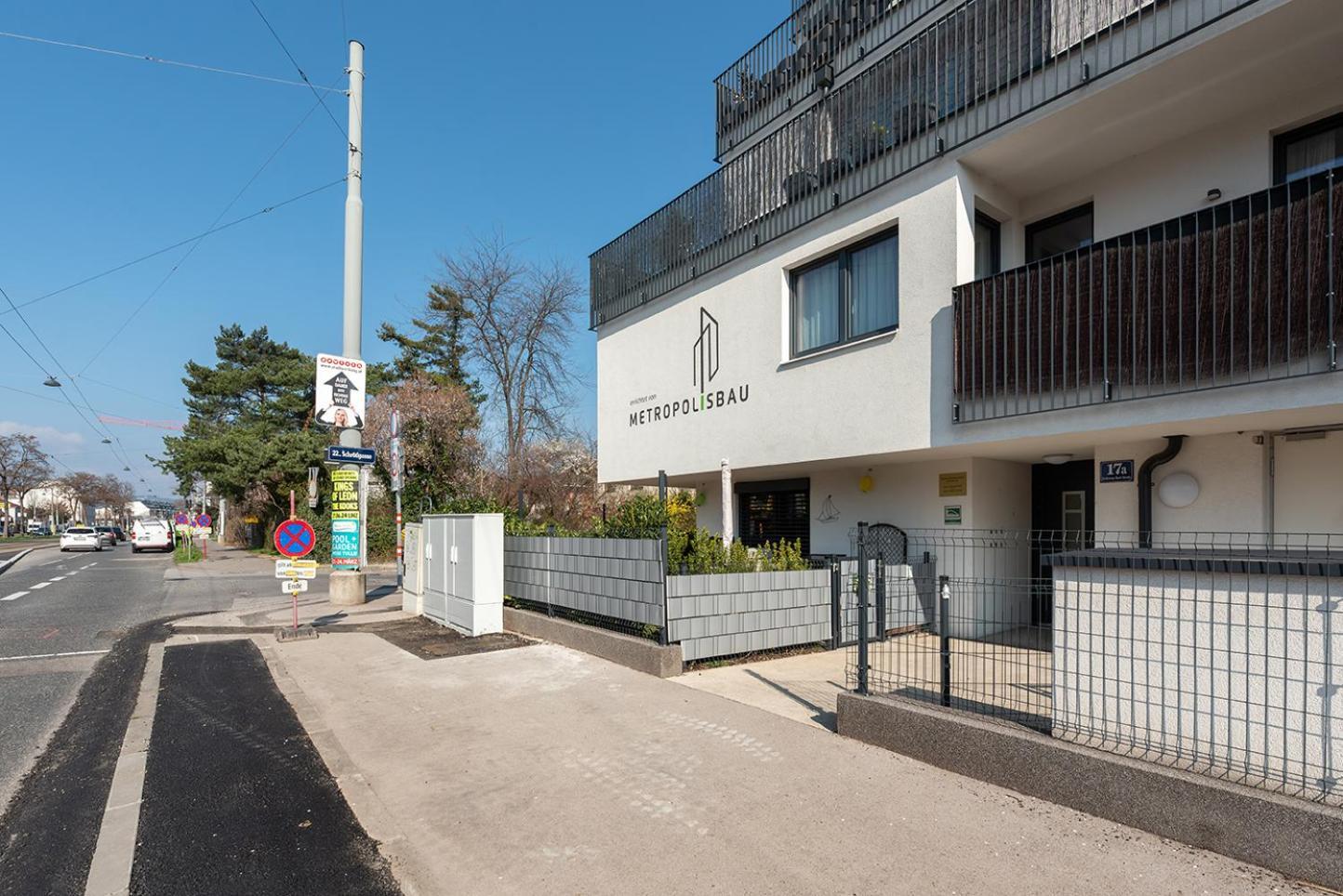 Schoenes Mit Garten Und Tiefgarage Vienna