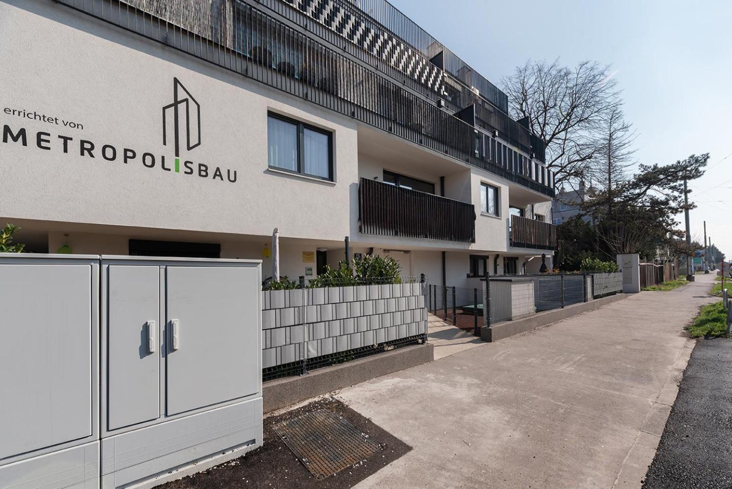 Schoenes Mit Garten Und Tiefgarage Apartment *