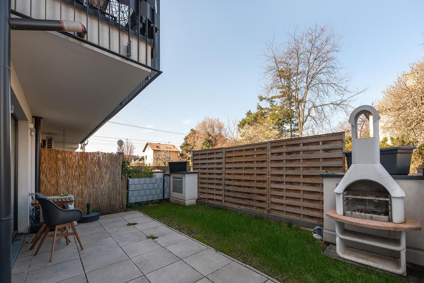 Schoenes Mit Garten Und Tiefgarage Apartment