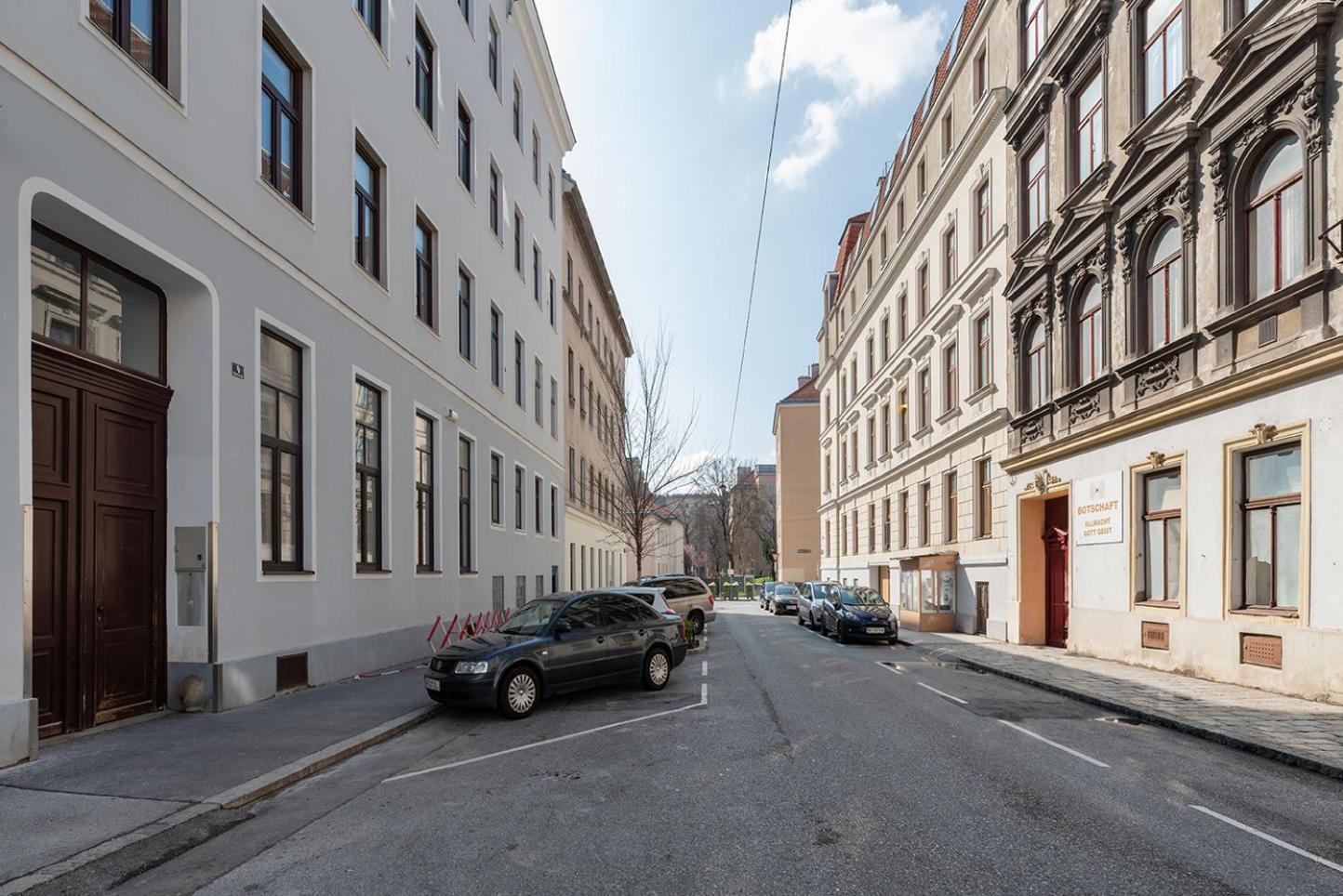 Modern Wohnen Im Renovierten Stil-altbau Vienna