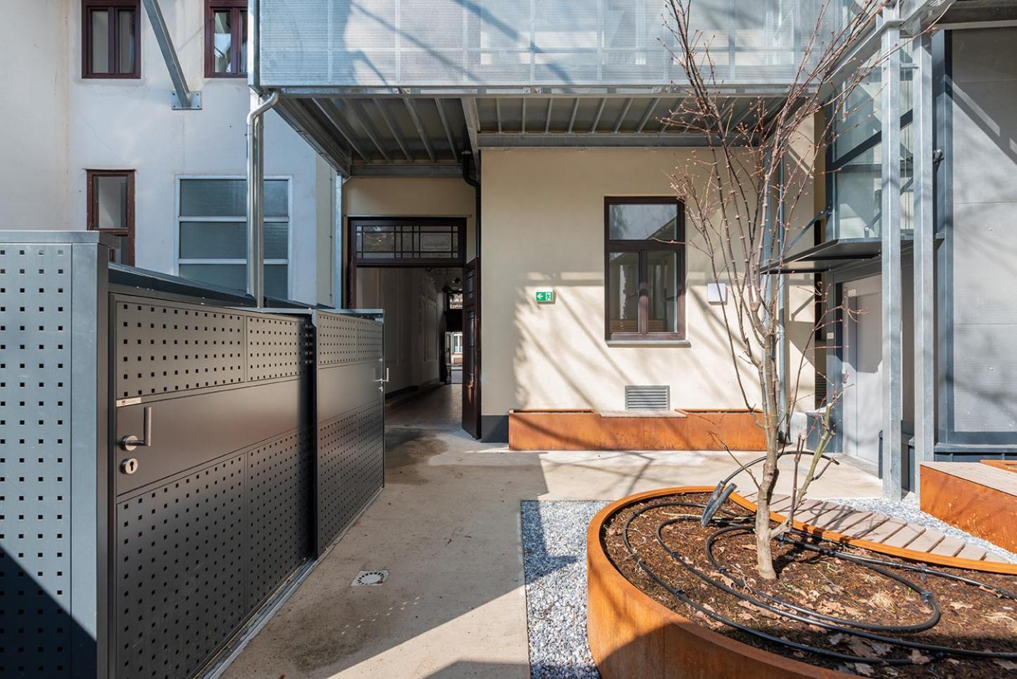 Modern Wohnen Im Renovierten Stil-altbau *