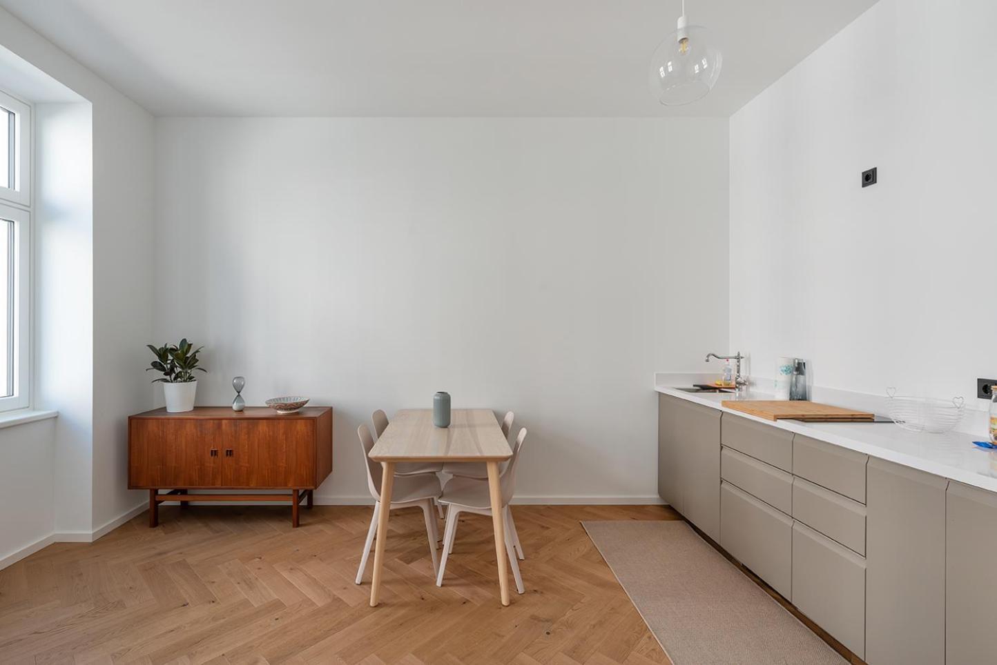 Modern Wohnen Im Renovierten Stil-altbau