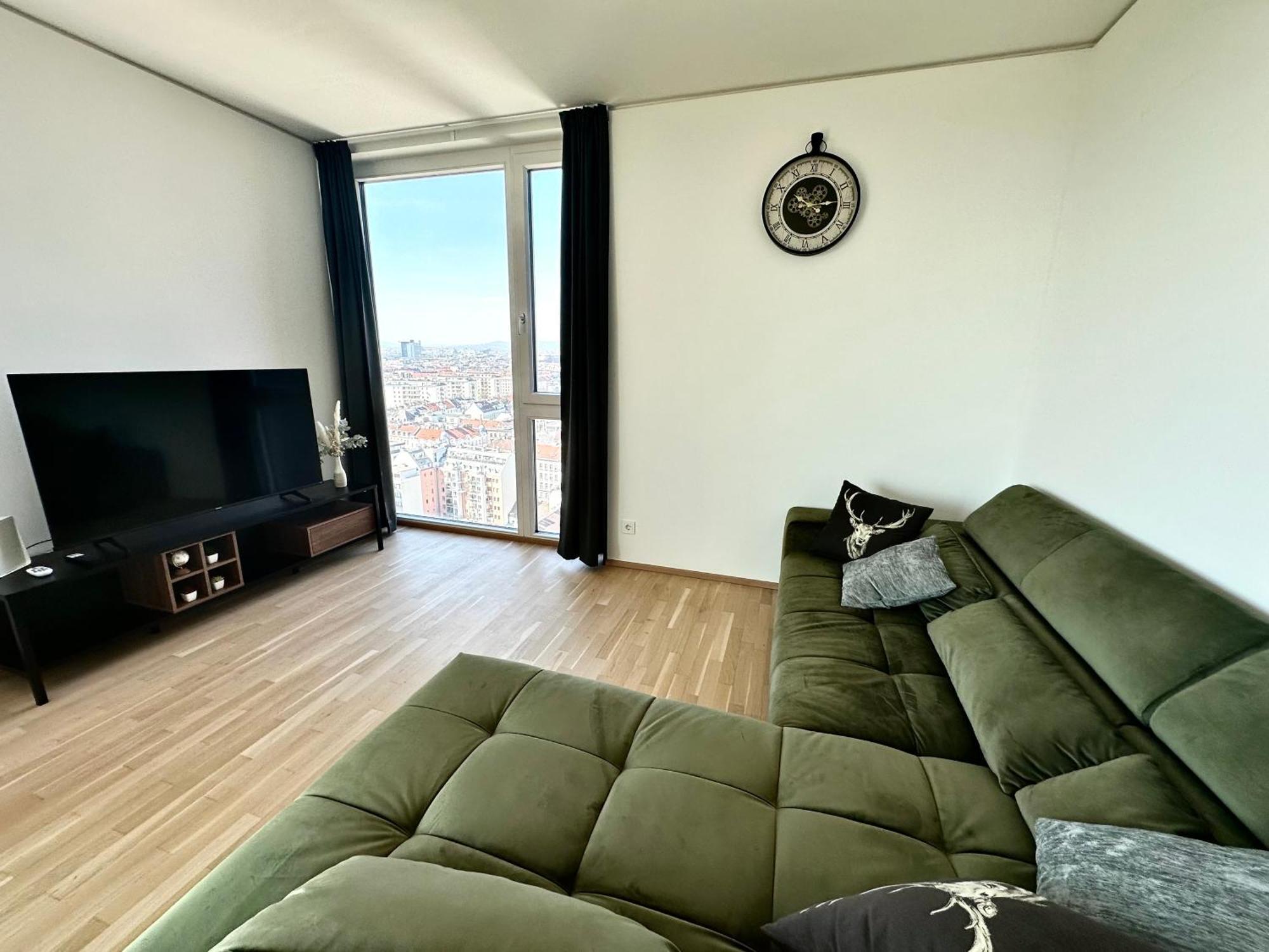 Panorama Sky I Rooftop Pool I Metro Station Apartment Vienna