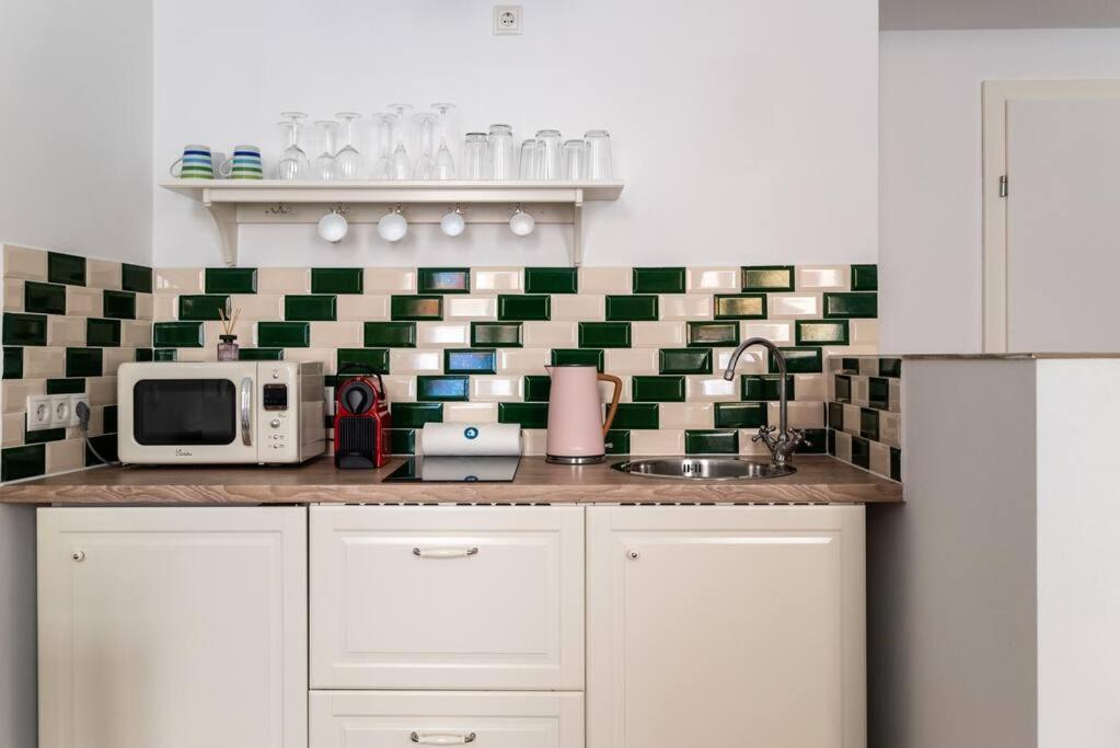 Apartamento Sleek 1br Flat Near Center By Hm Viena