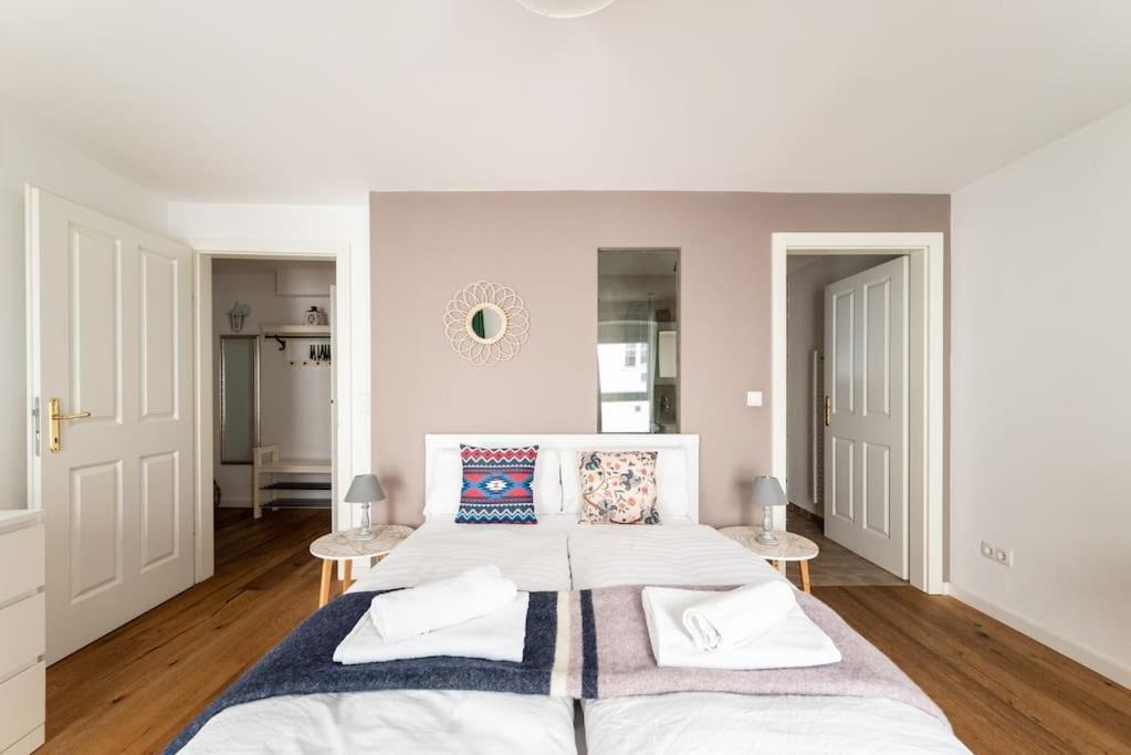 Apartment Neat 1br Duplex By Metro And Center By Hm