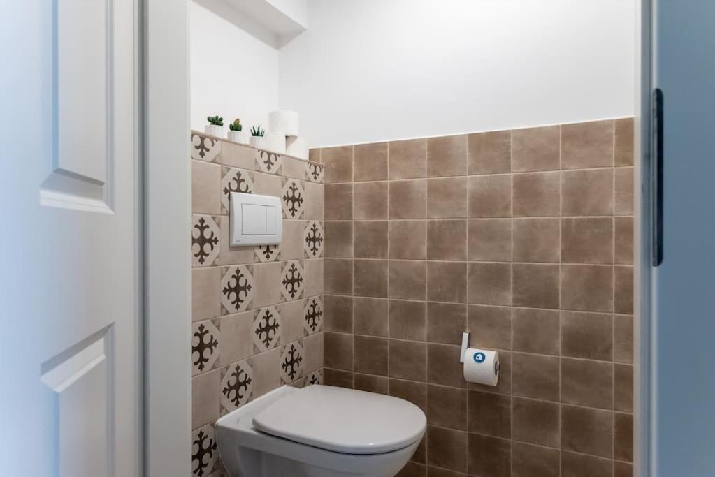 Neat 1br Duplex By Metro And Center By Hm Vienna