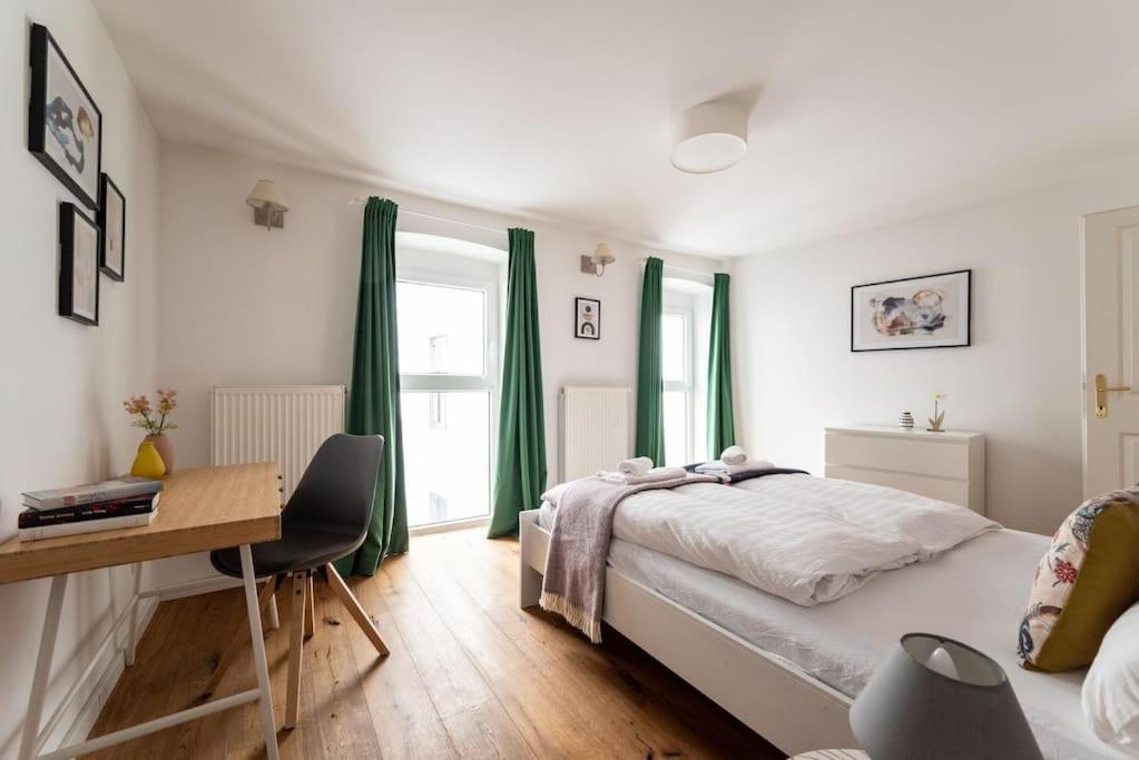 Neat 1br Duplex By Metro And Center By Hm * Vienna