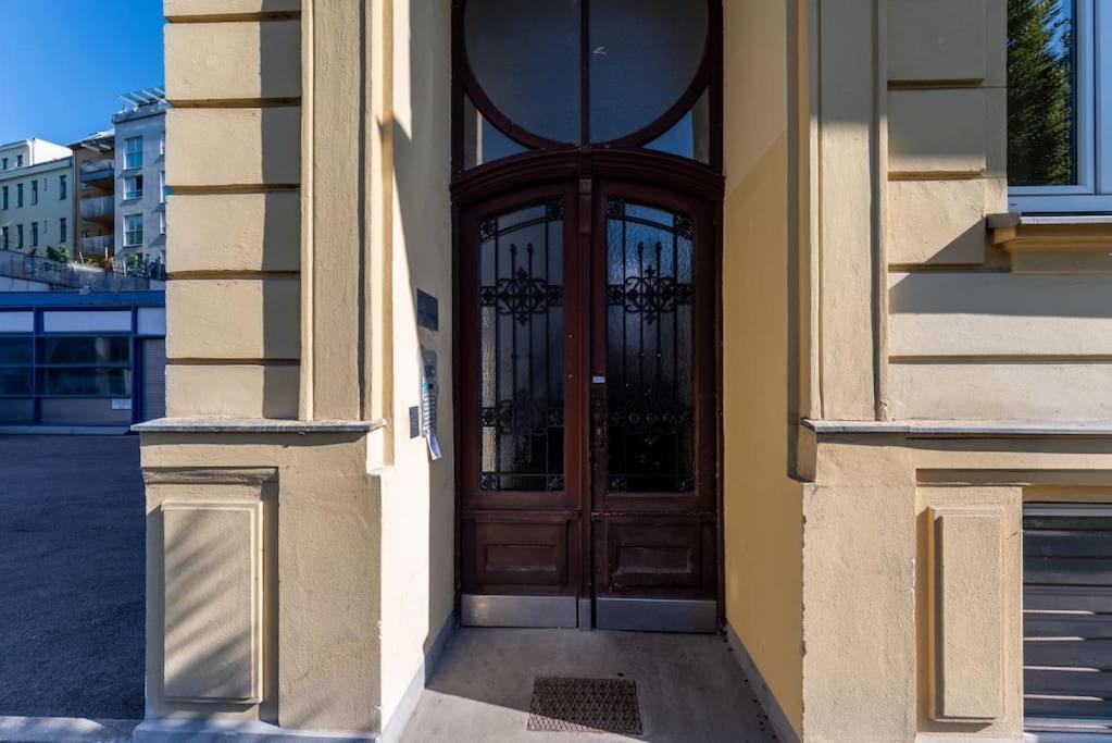 Sleek 1br Flat Near Center By Hm *
