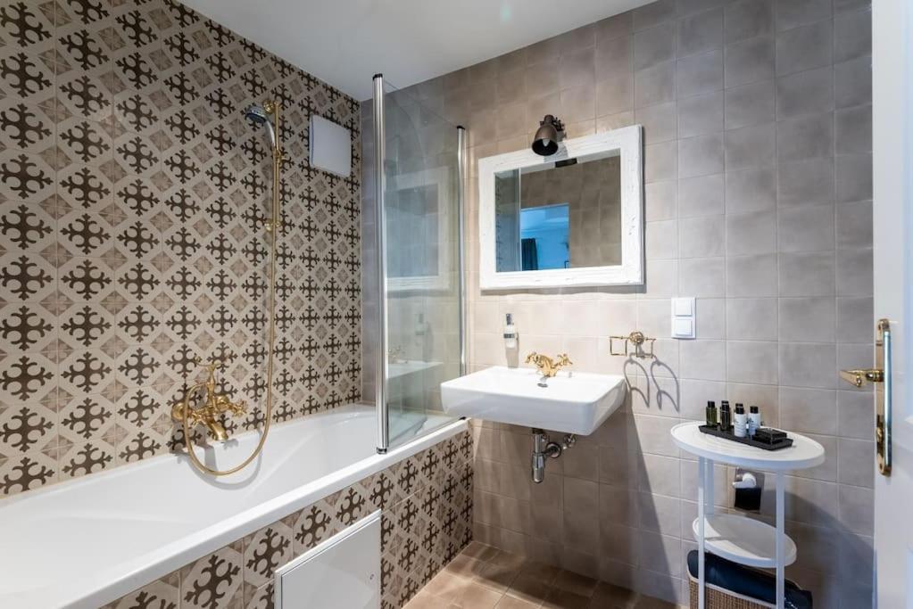 Neat 1br Duplex By Metro And Center By Hm Apartment *