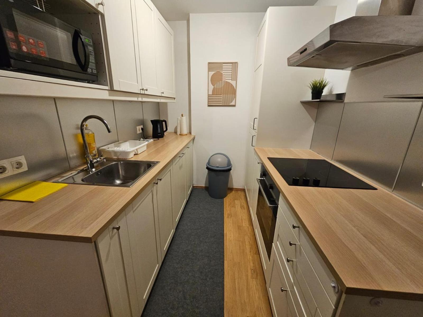 Spacious 1br With Balcony Above Citygate Shopping Complex With Metro Access * Viena