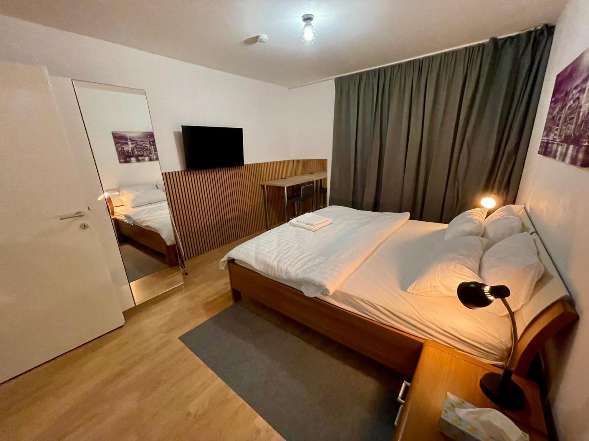 Spacious 1br With Balcony Above Citygate Shopping Complex With Metro Access Apartamento