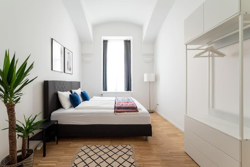 Family 2br Oasis Steps From By Hm *
