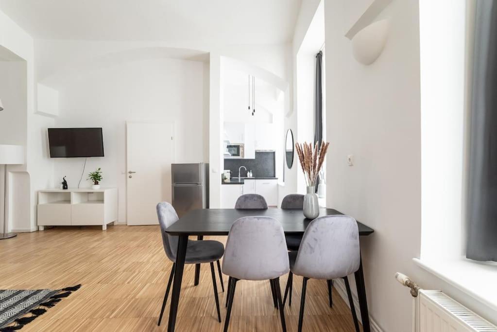Apartment Family 2br Oasis Steps From By Hm Vienna
