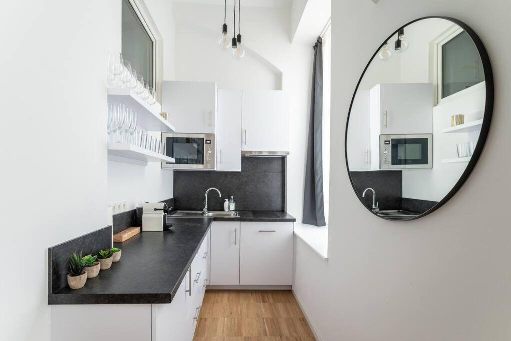 Apartment Family 2br Oasis Steps From By Hm *
