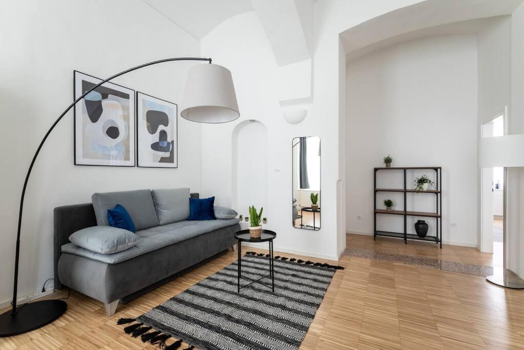 Apartment Family 2br Oasis Steps From By Hm