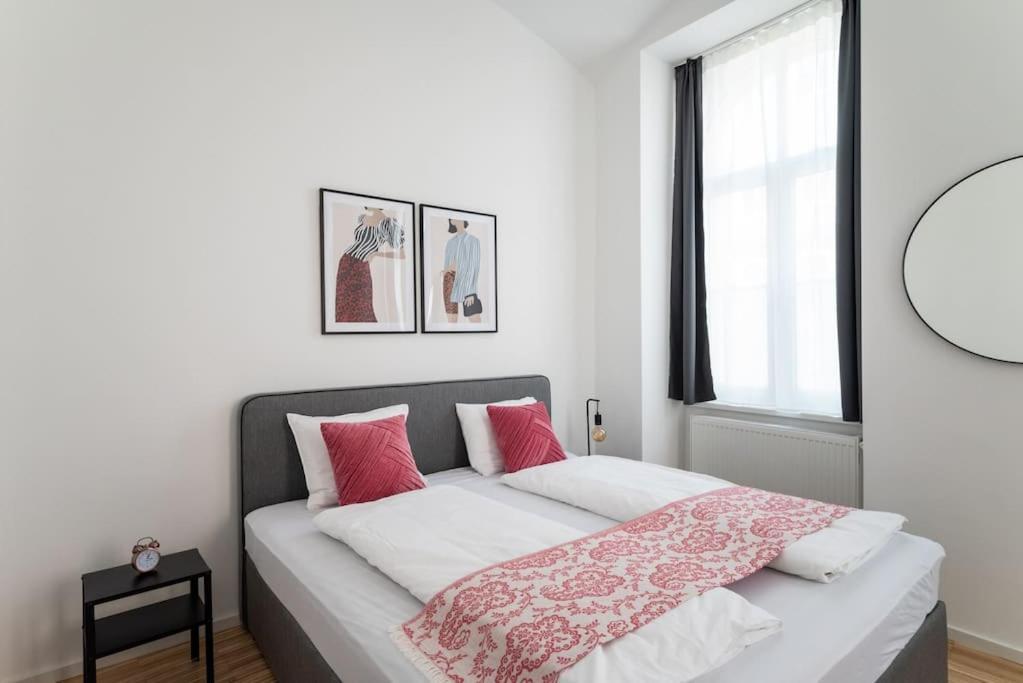 Spacious 2br Near Attractions By Hm