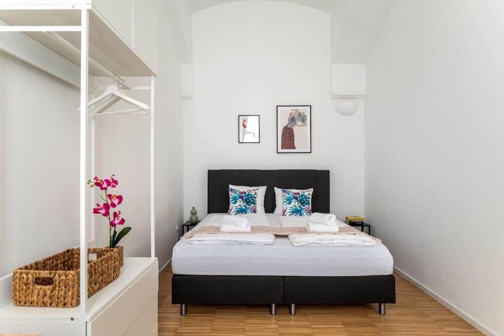 Apartment Pristine 1br Steps From By Hm Vienna